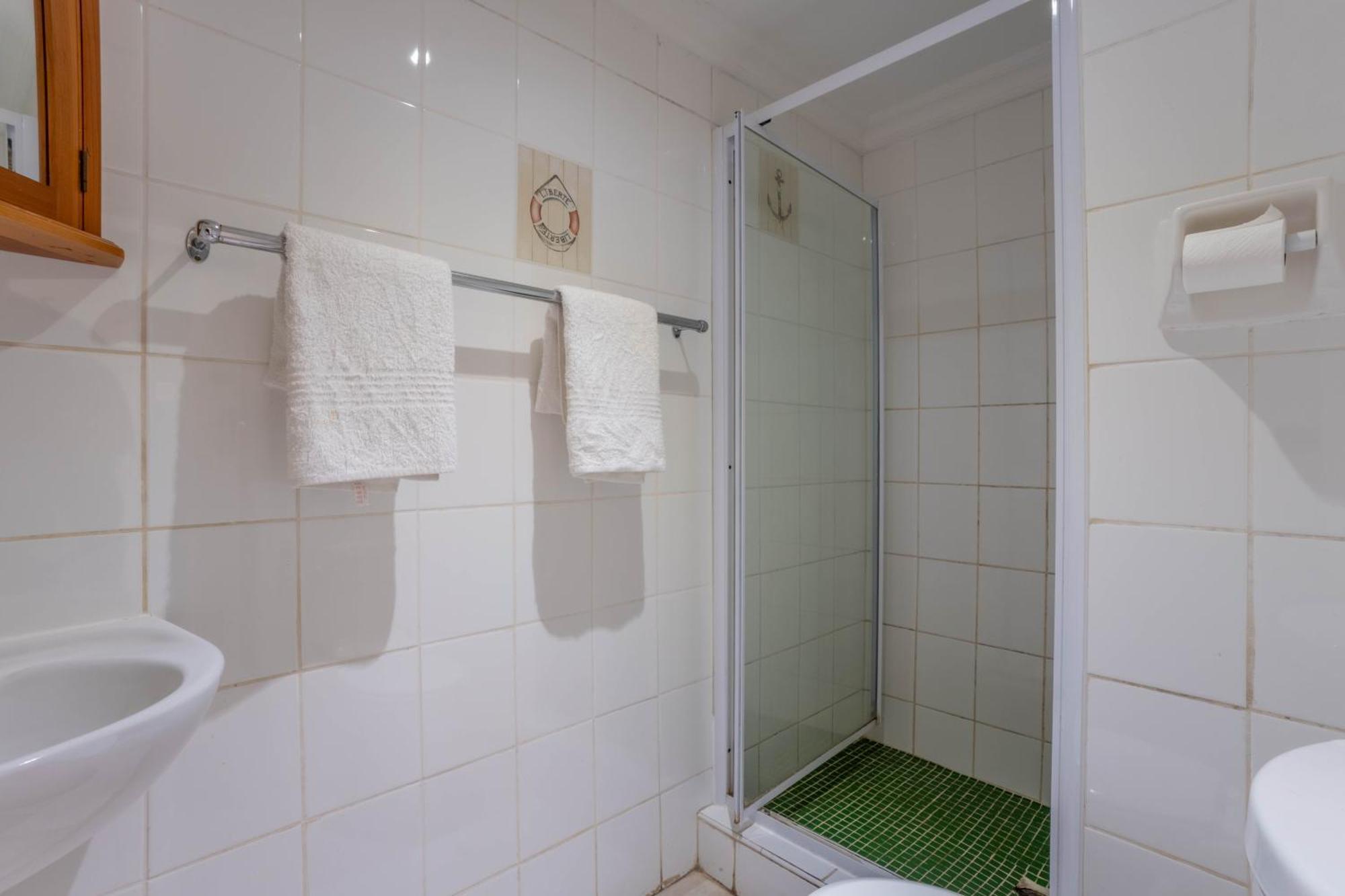 Glenashley Beach Accommodation - B&B And Backpackers Дърбан Екстериор снимка